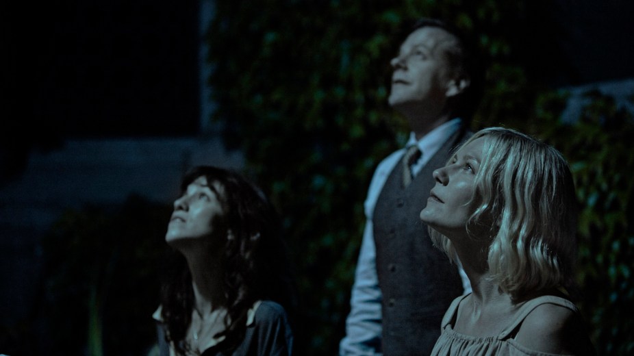 Melancholia-Still-Kiefer-Sutherland-Kirsten-Dunst-Charlotte-Gainsbourg